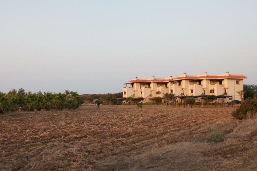Balci Plaza Hotel And Balci Plaza Guest Bungalows Karpaz Peninsula Selenias Buitenkant foto